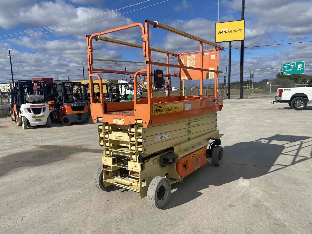 2017 JLG 2646ES