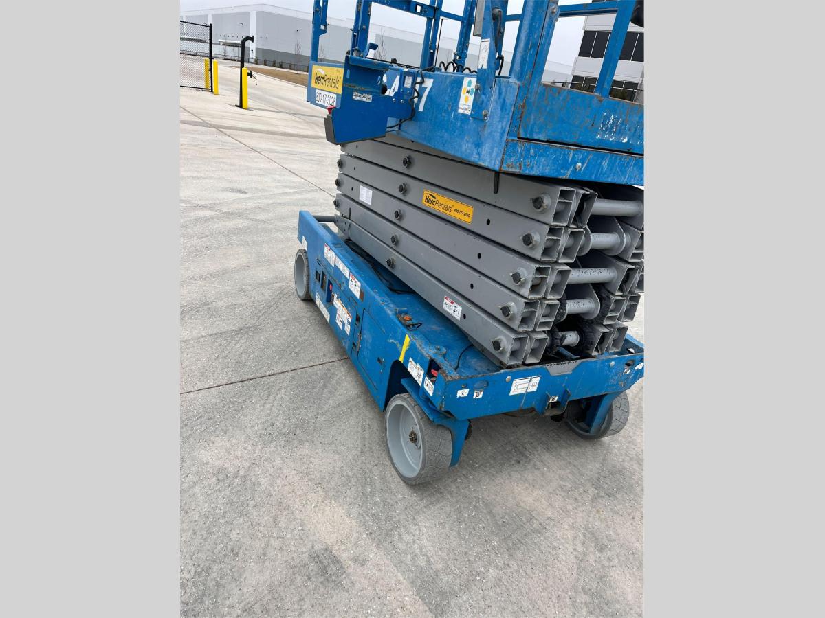 2017 Genie GS-4047