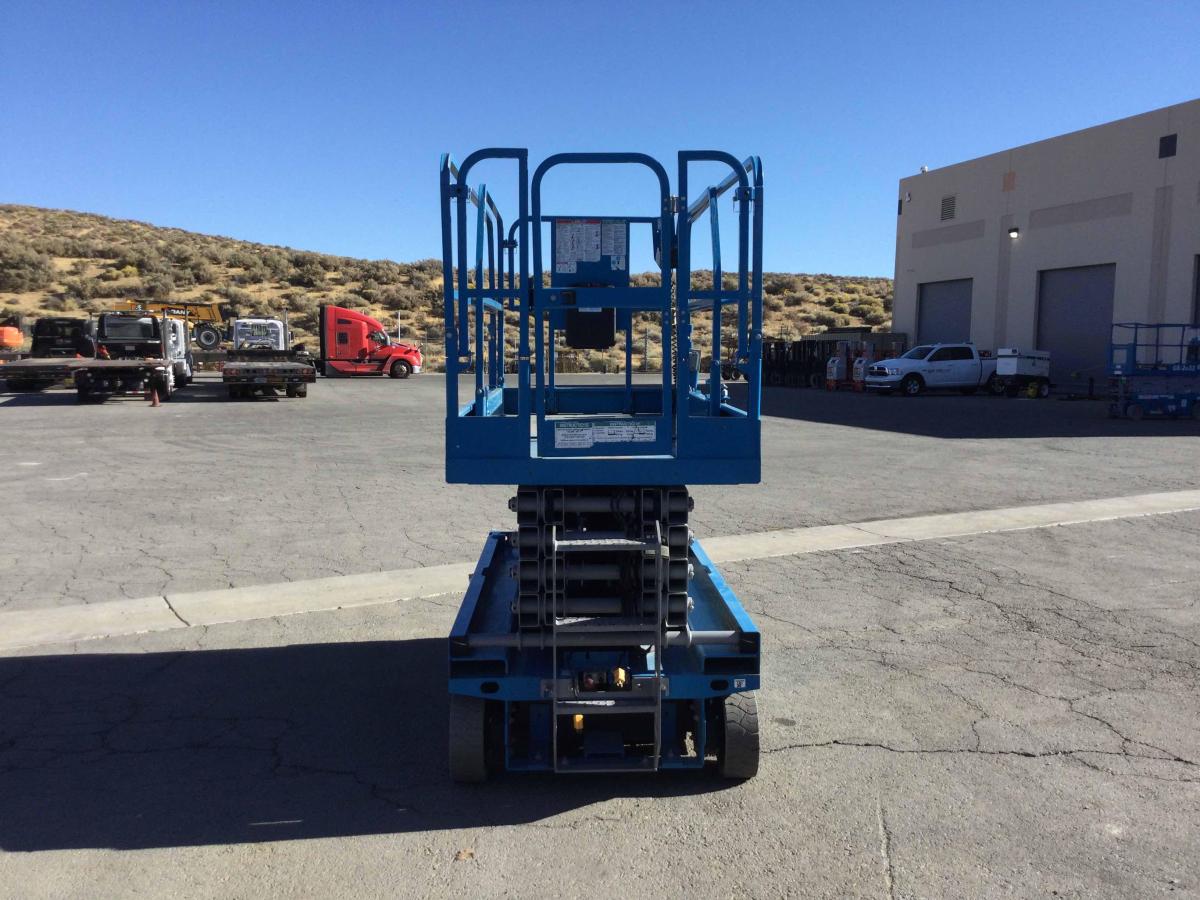 2017 Genie GS-3246