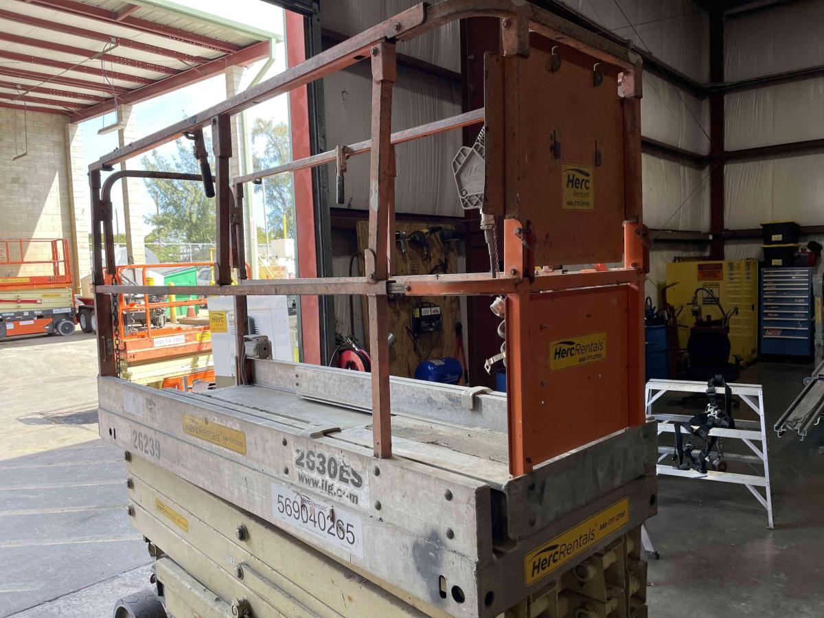 2010 JLG 2630ES