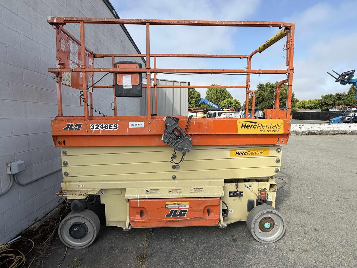 2017 JLG 3246ES-1