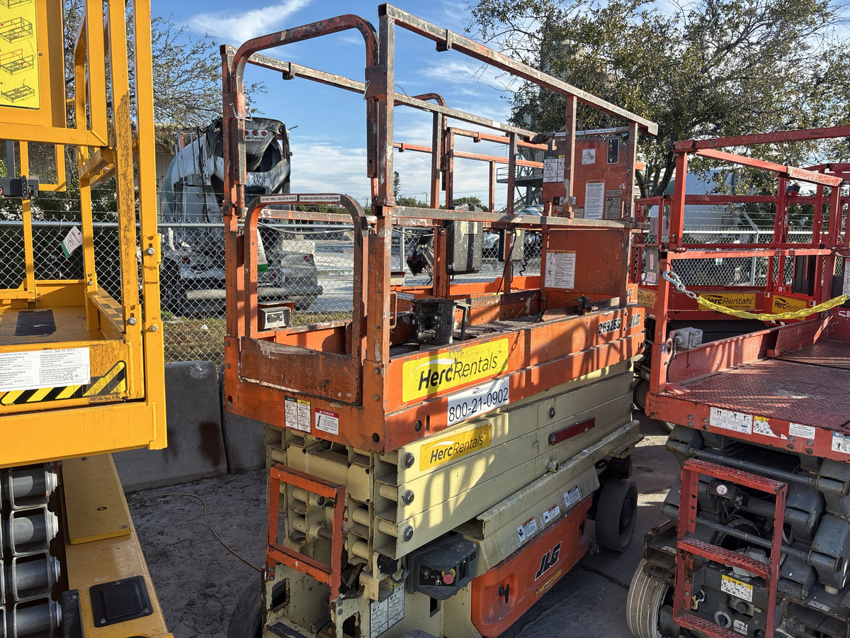 2018 JLG 2632ES