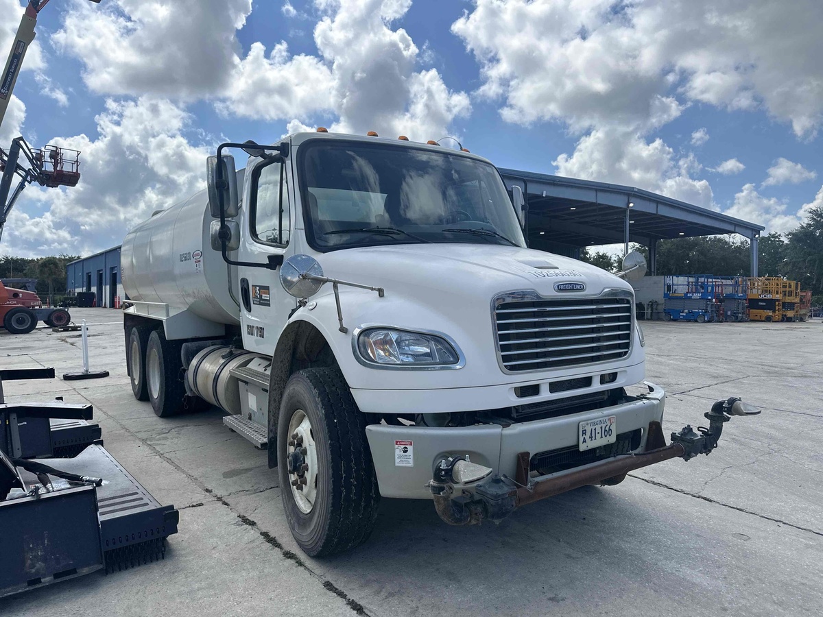 2019 Freightliner M2106-2