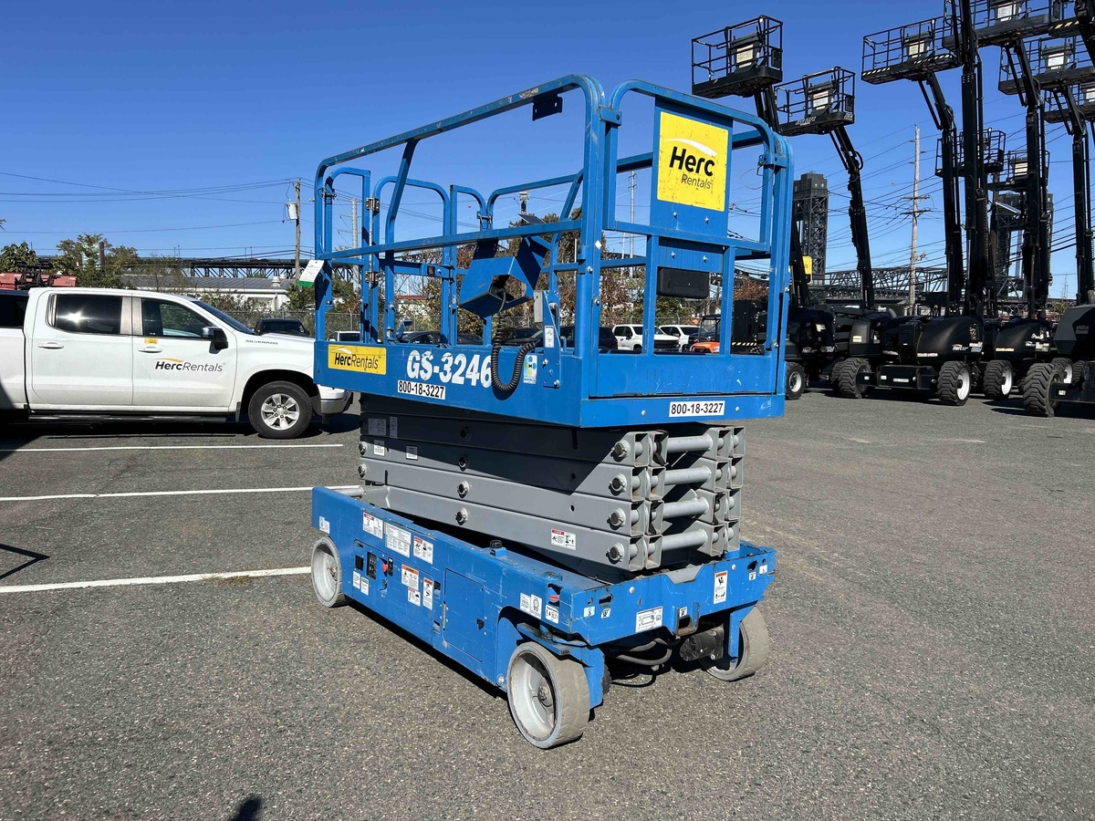 2017 Genie GS-3246-4