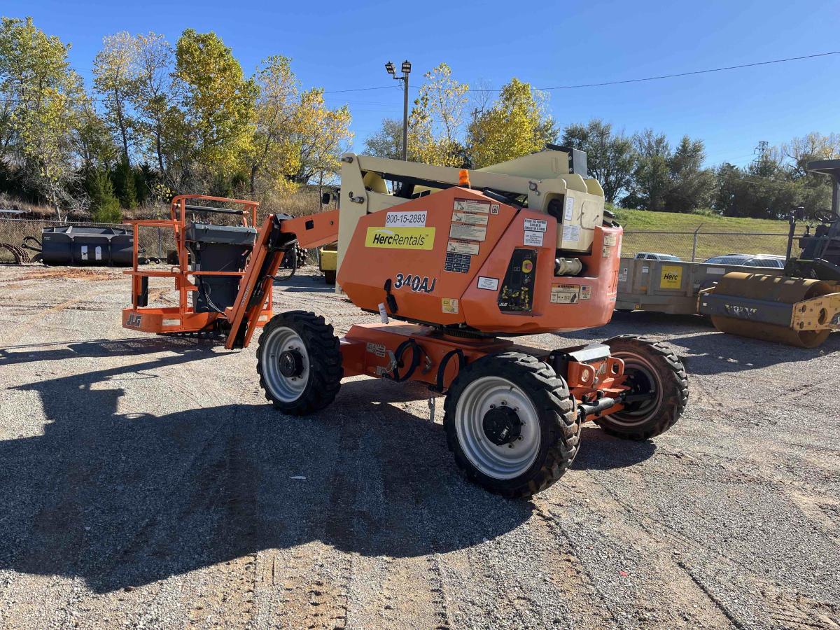 2017 JLG 340AJ