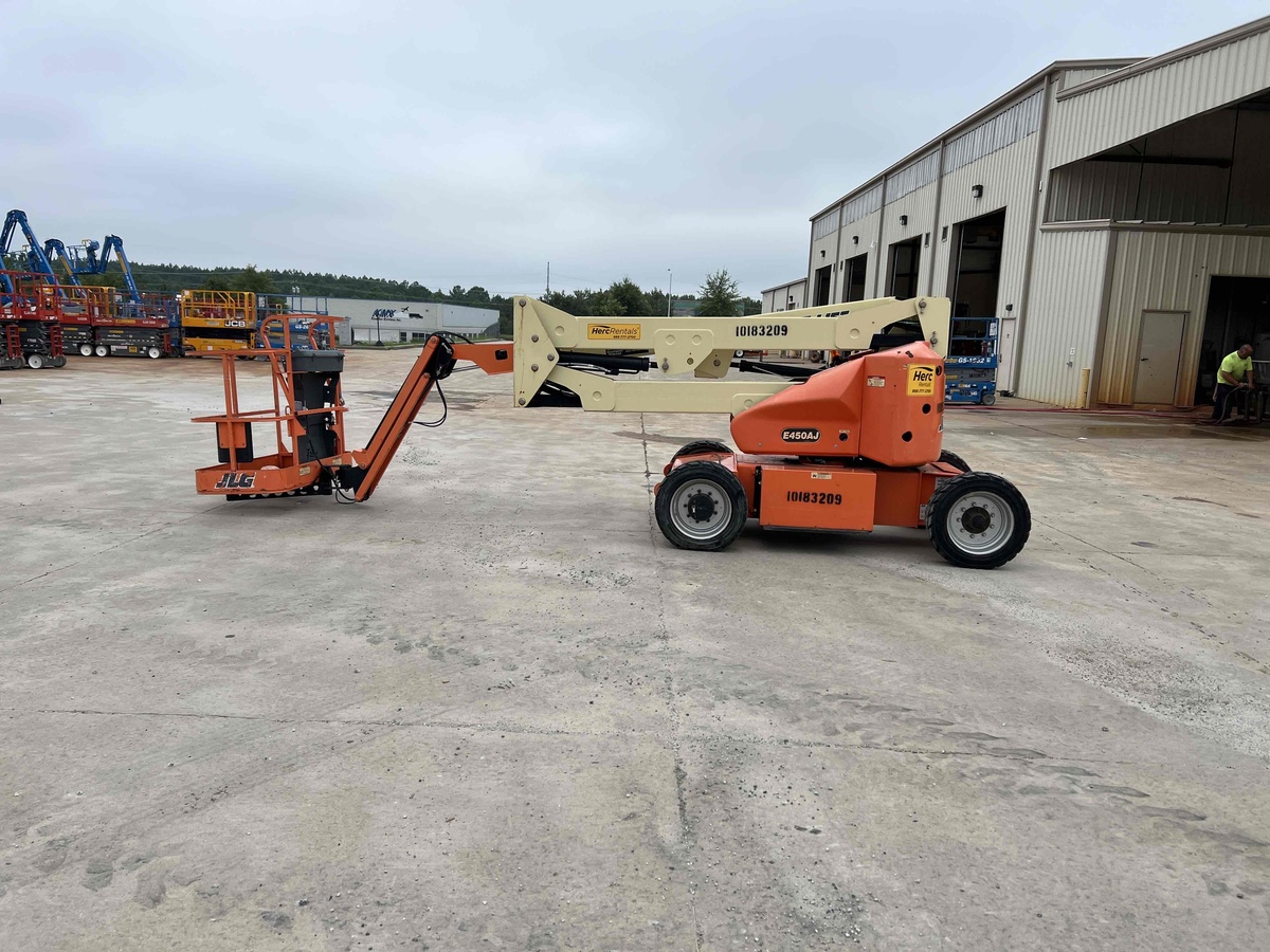 2016 JLG E450AJ-7