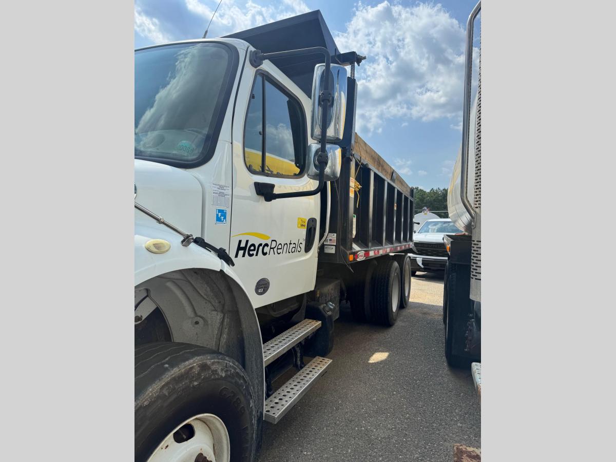 2015 Freightliner M2106-6