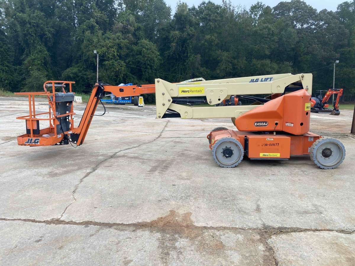 2017 JLG E450AJ-2