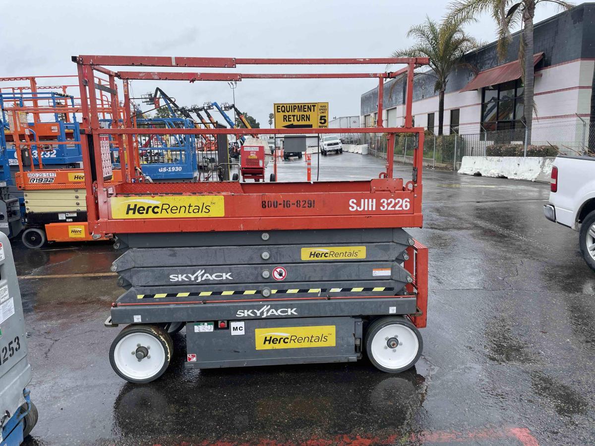 2017 Skyjack SJ3226