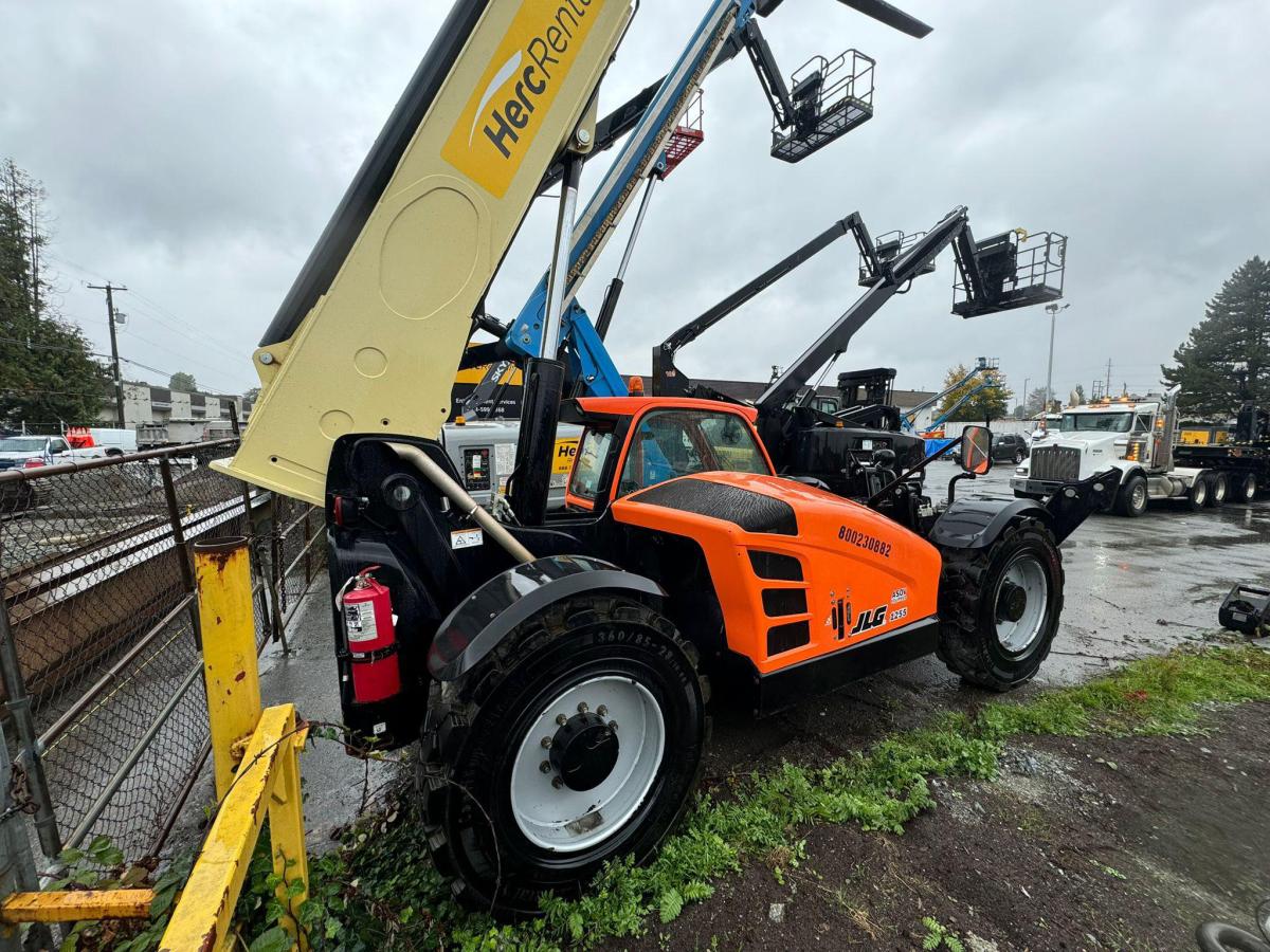 2018 JLG 1255