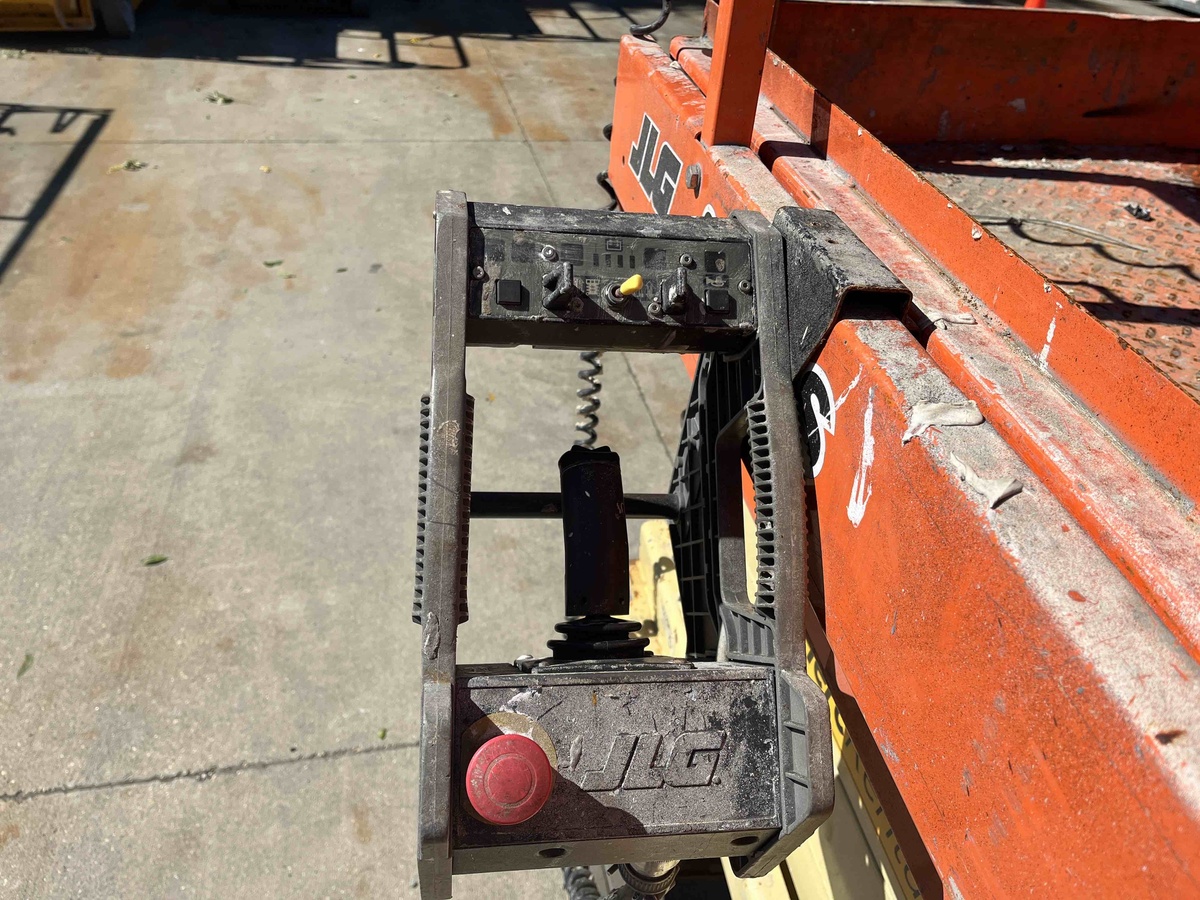 2018 JLG 3246ES-9