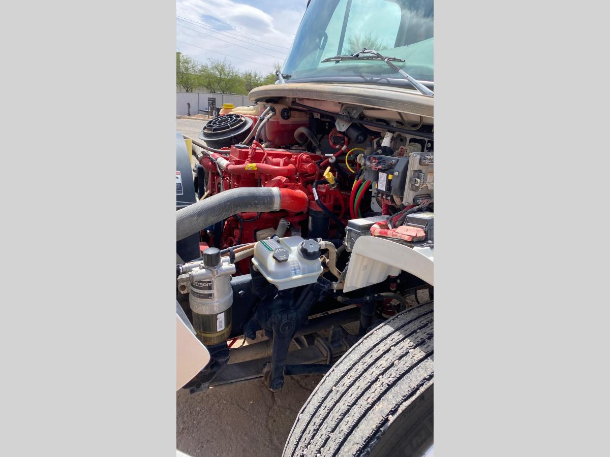2020 Freightliner M2106