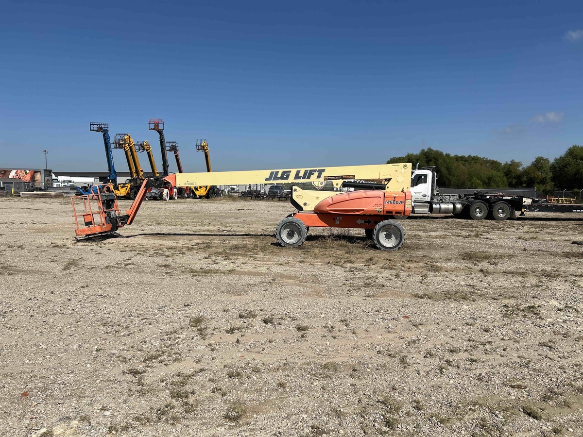 2016 JLG M600JP