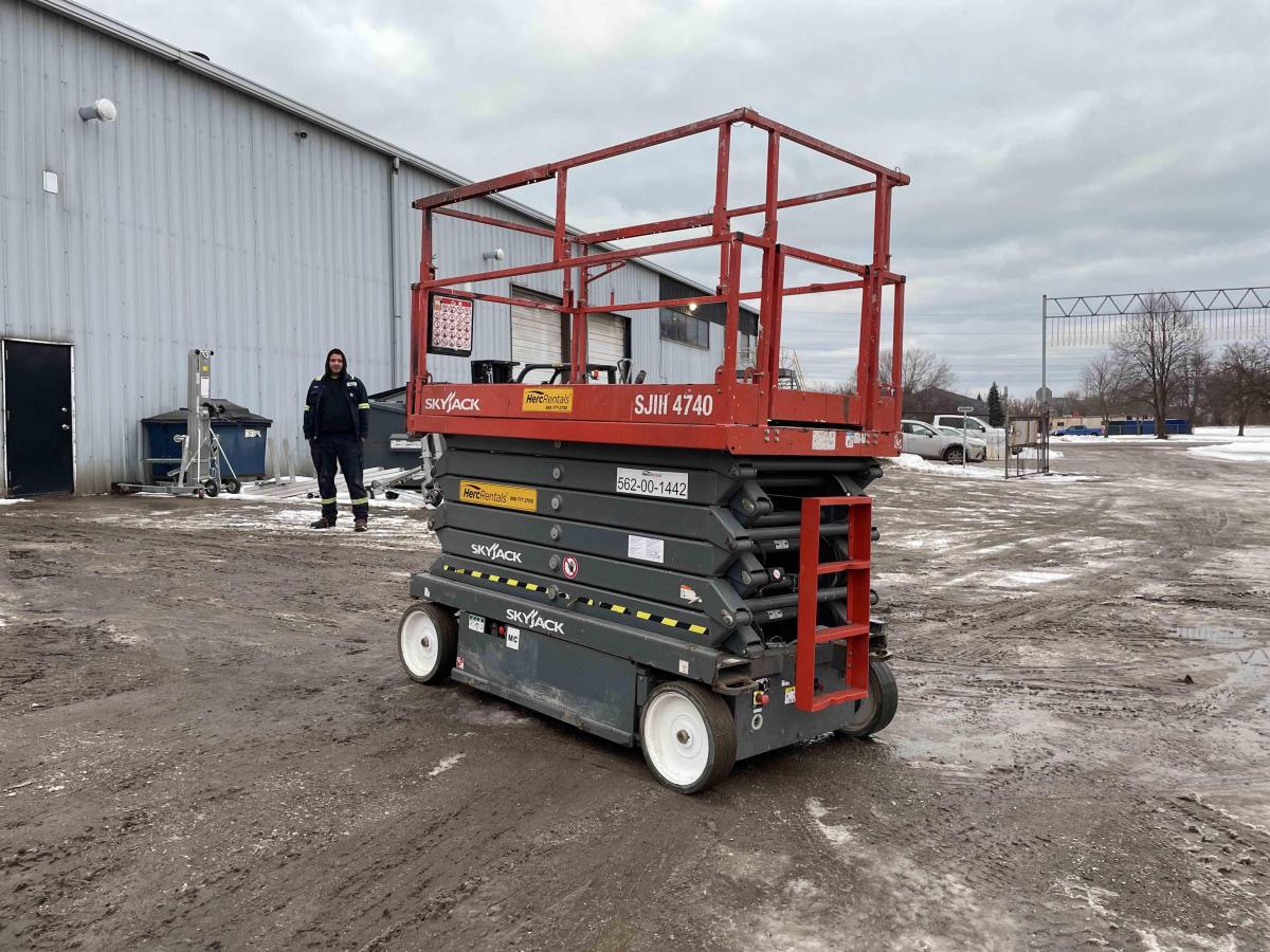2017 Skyjack SJ4740