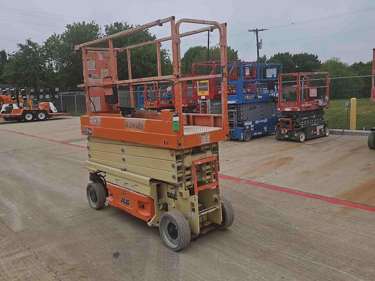 2017 JLG 2632ES-4