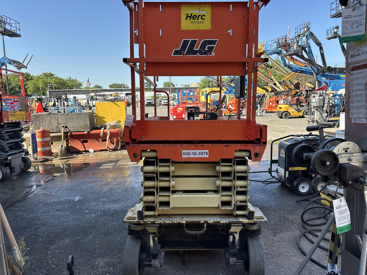 2017 JLG 3246ES-3