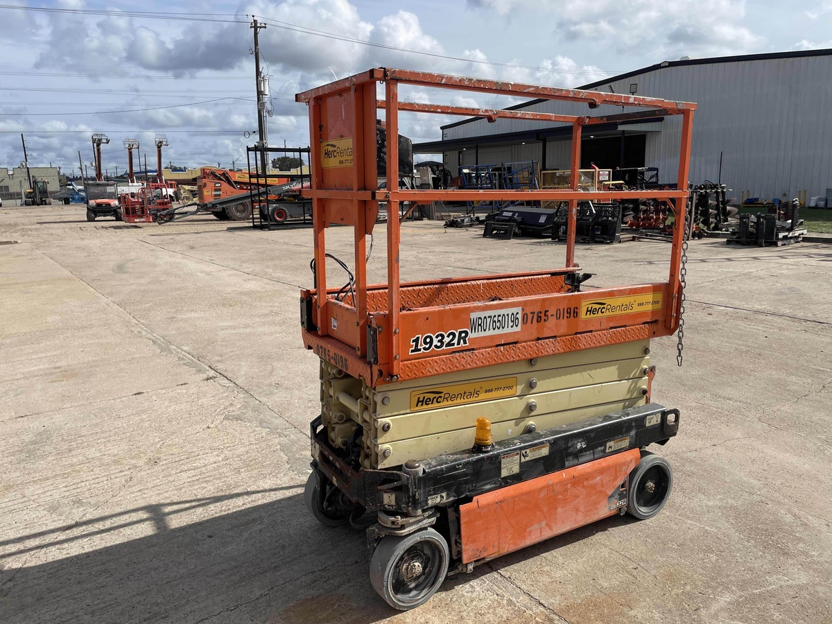 2018 JLG 1932R-3