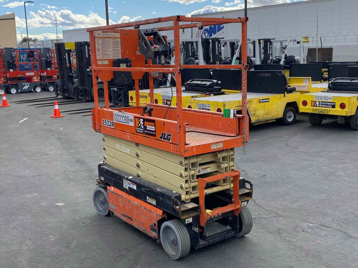 2017 JLG 1932R
