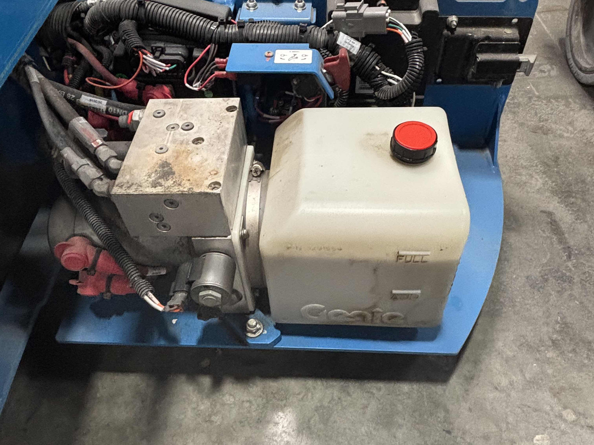 2019 Genie GS1330M-2