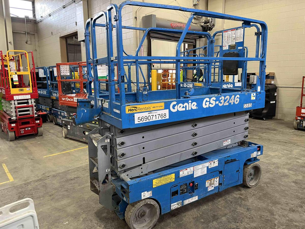 2013 Genie GS-3246