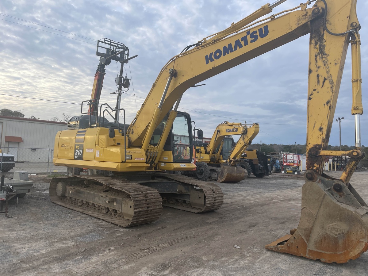2021 Komatsu PC210LC-11