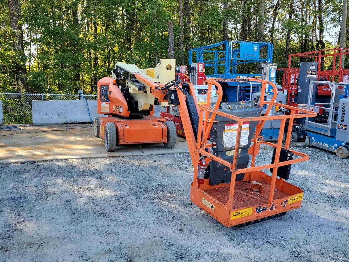 2015 JLG E400AJPN-4