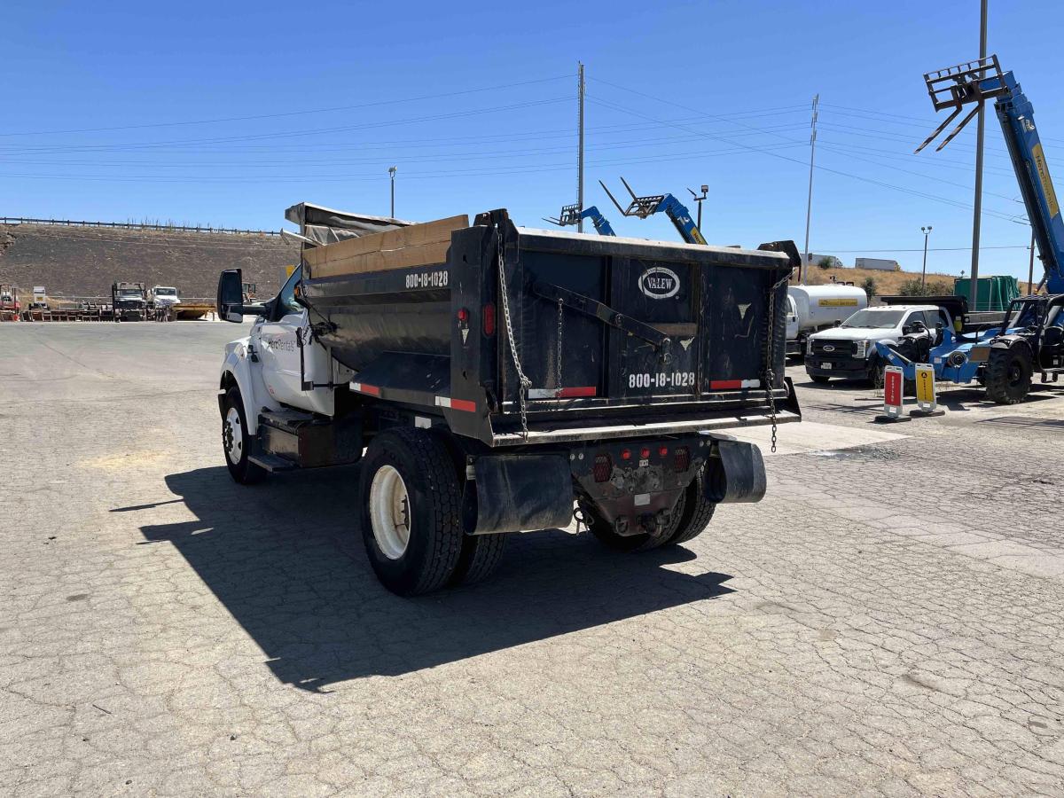 2017 Ford F750-4