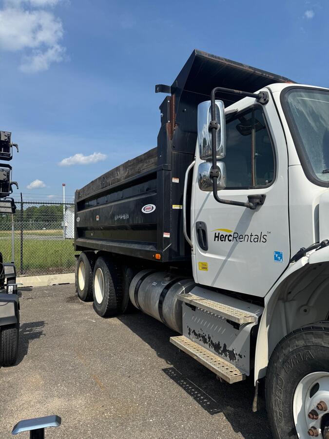 2015 Freightliner M2106-4