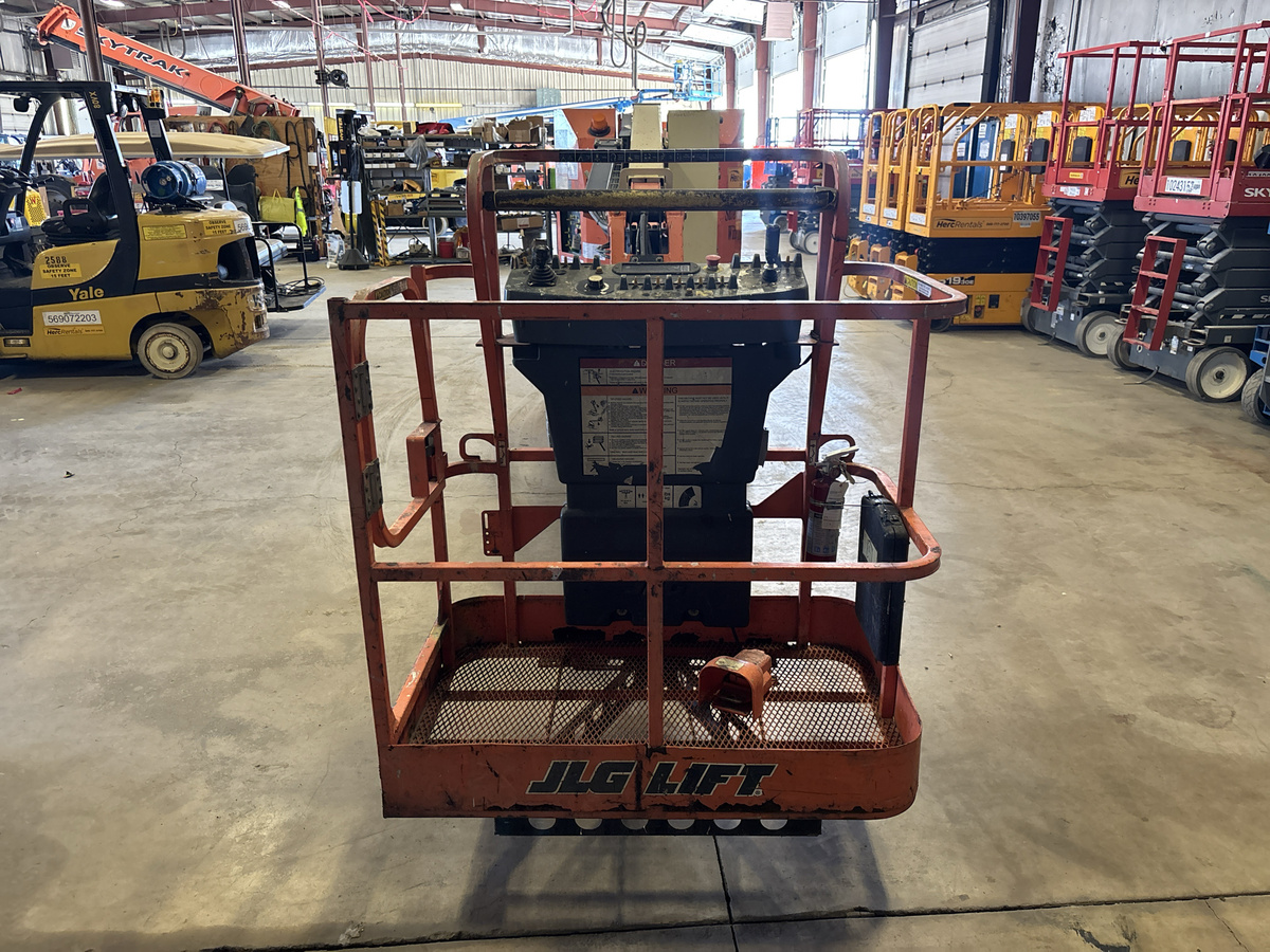 2016 JLG E300AJP-5