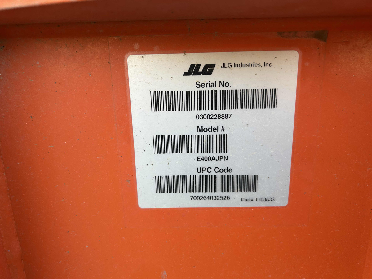 2017 JLG E400AJPN-13
