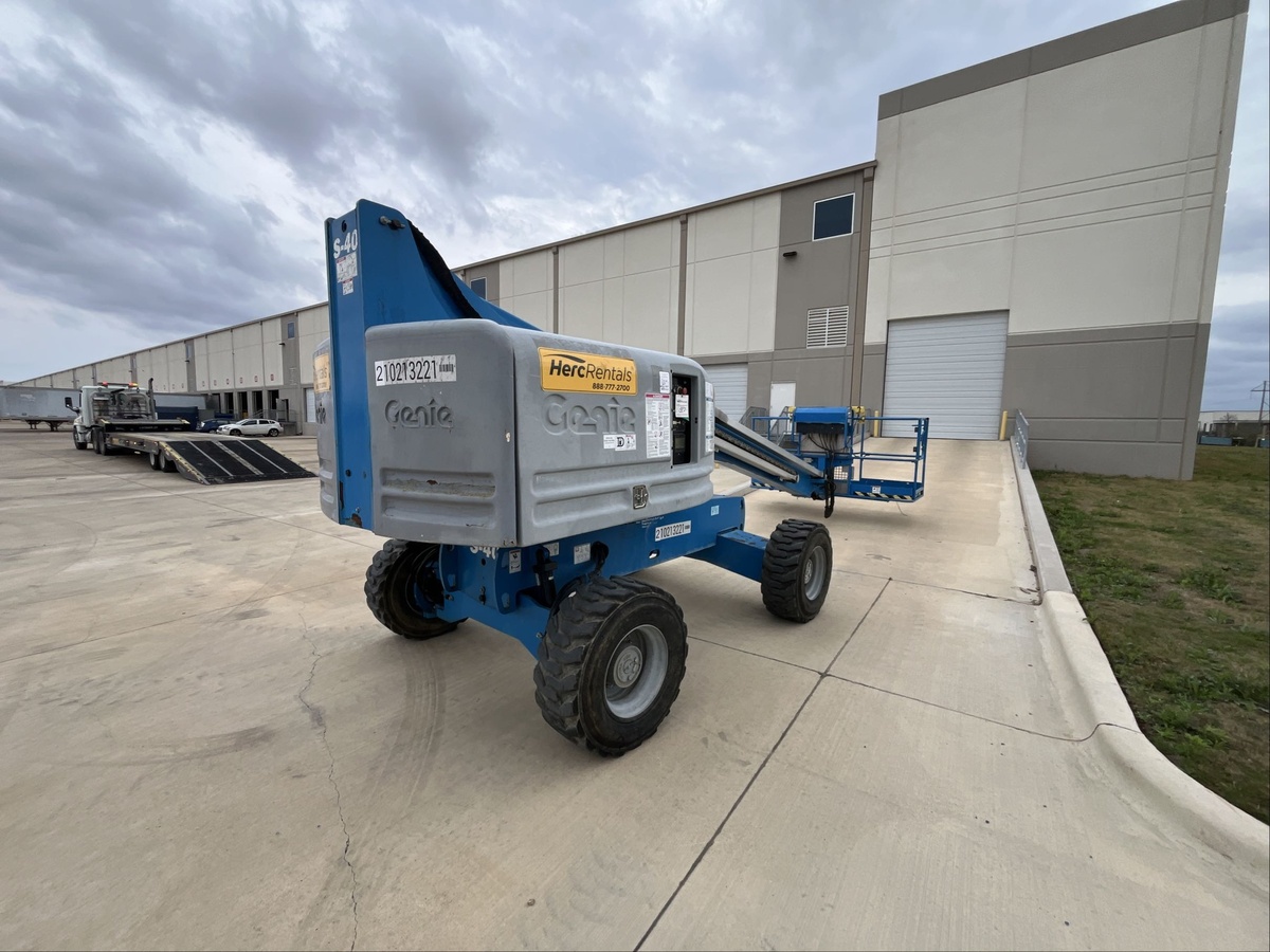 2017 Genie S-40