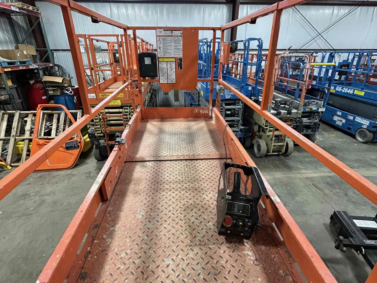 2017 JLG 4045R