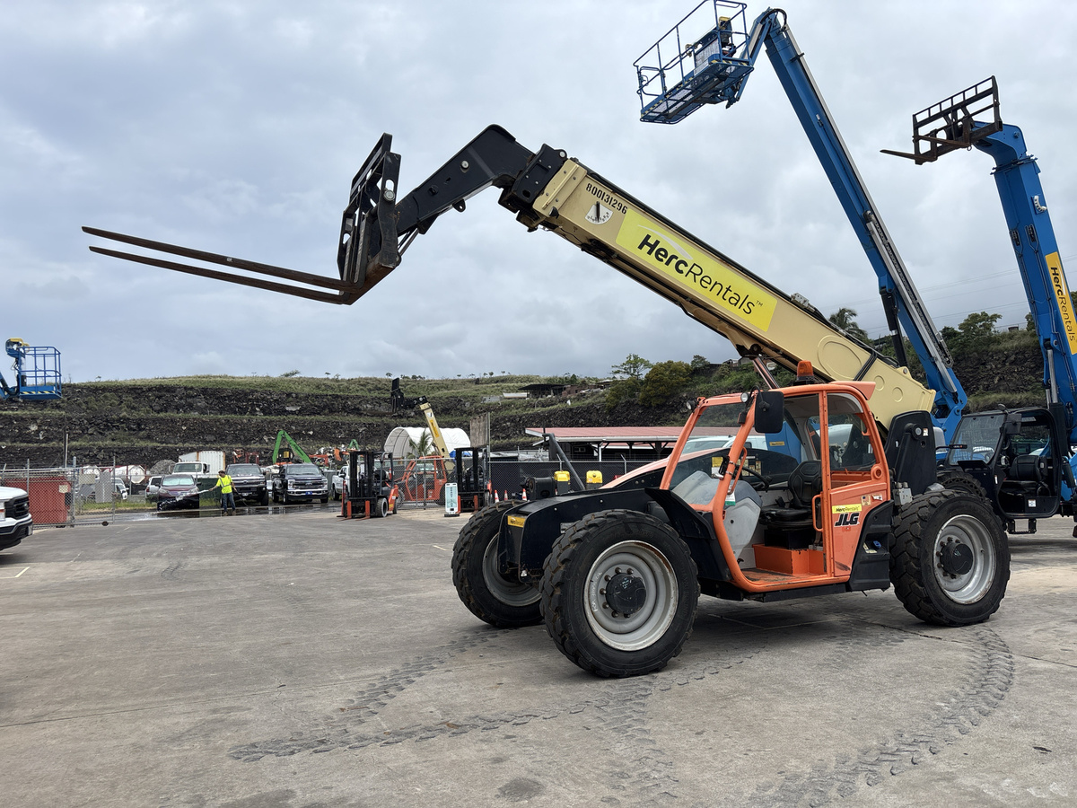 2016 JLG 943