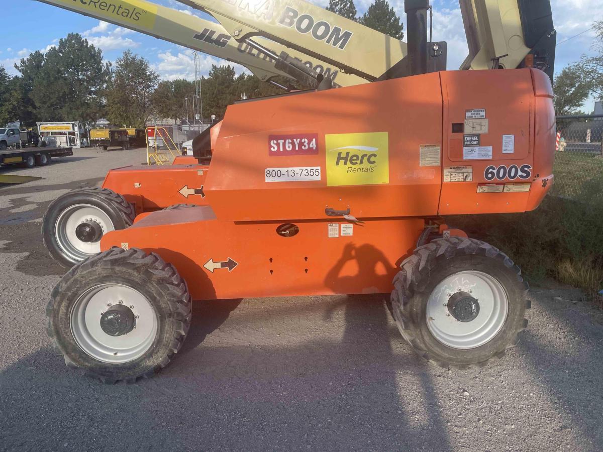 2017 JLG 600S