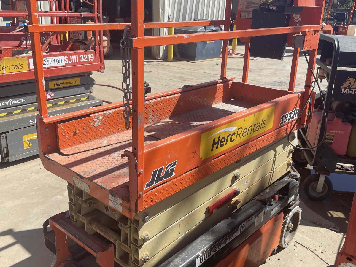 2018 JLG 1932R