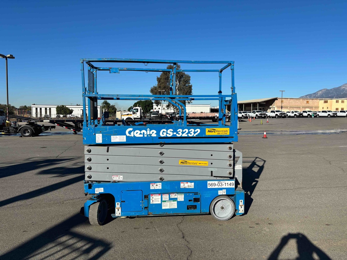 2017 Genie GS-3232