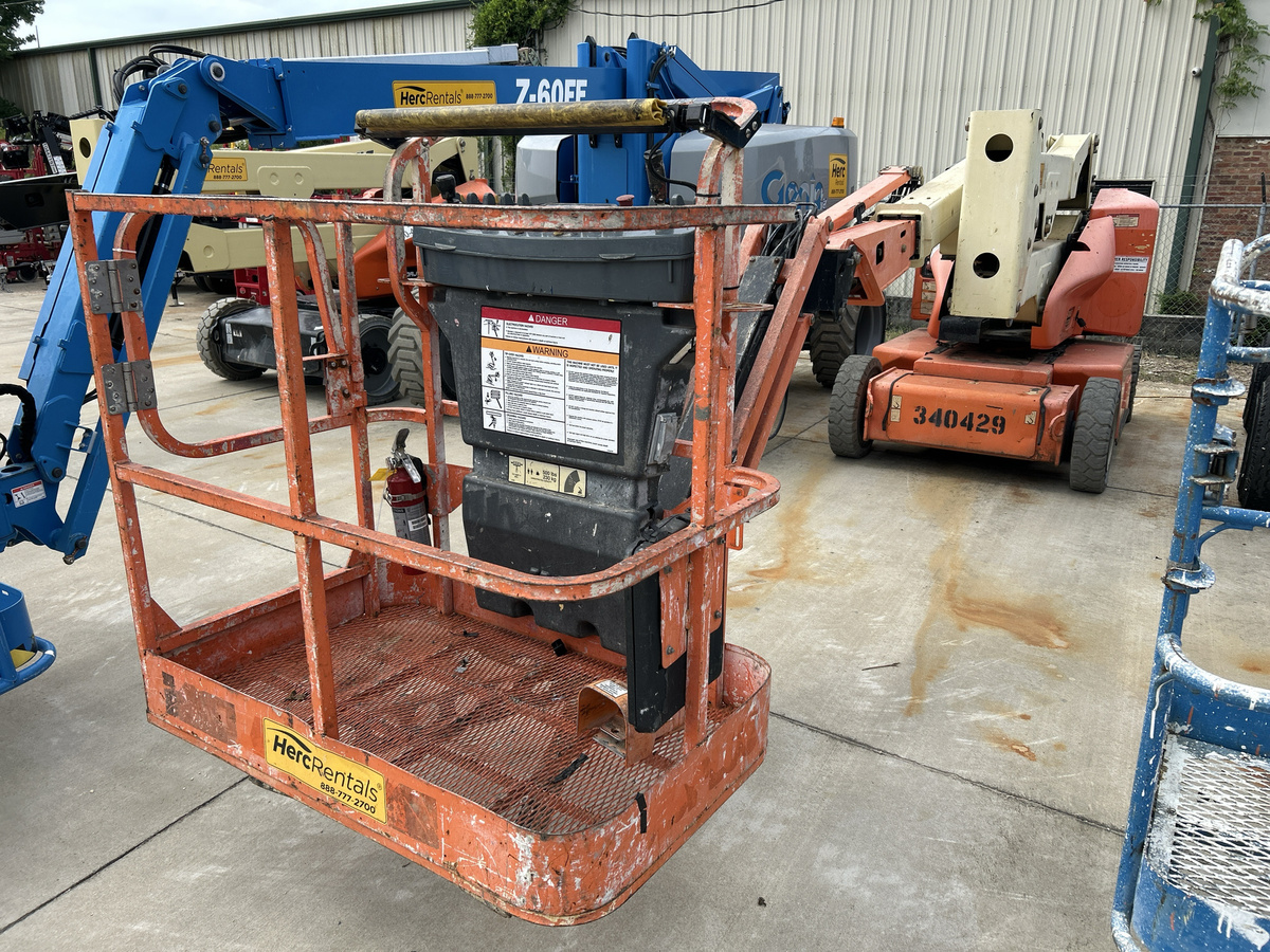 2014 JLG E400AJPN-7