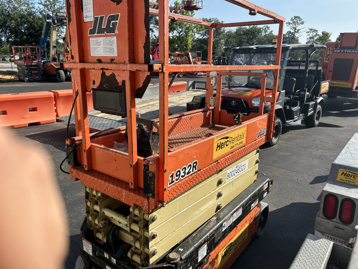 2019 JLG 1932R