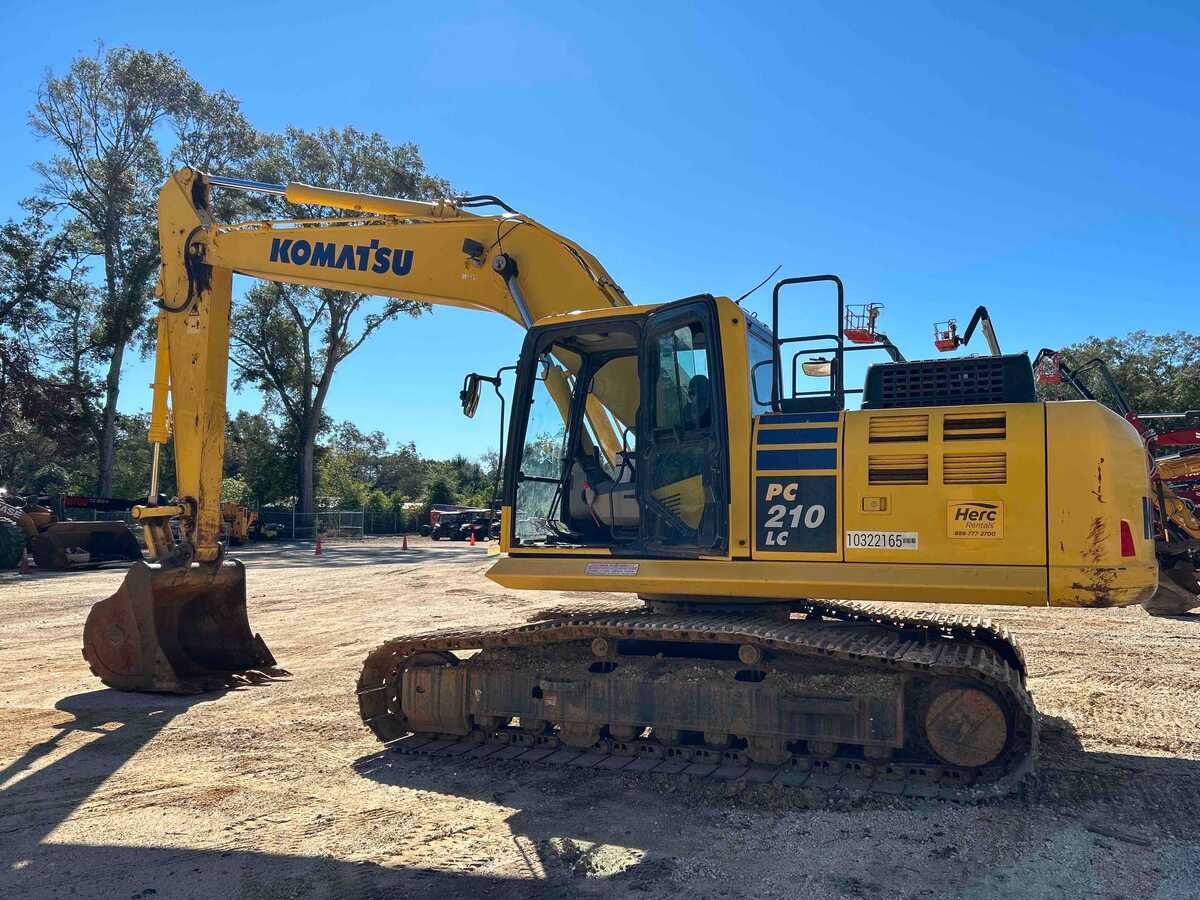 2021 Komatsu PC210LC-11