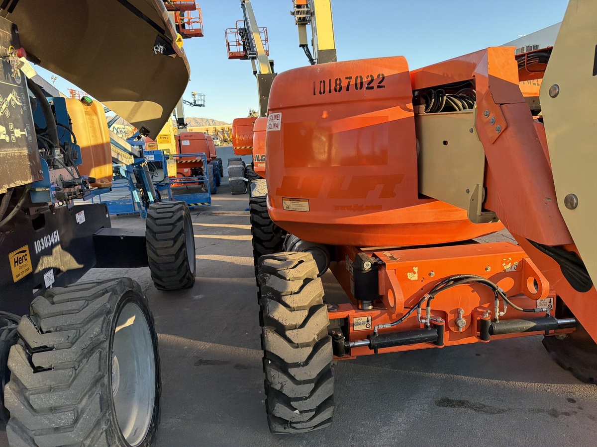 2016 JLG 600AJ-4