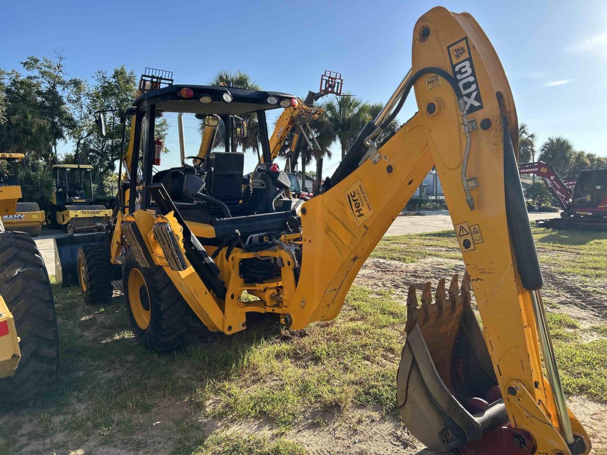 2022 JCB 3CX-4