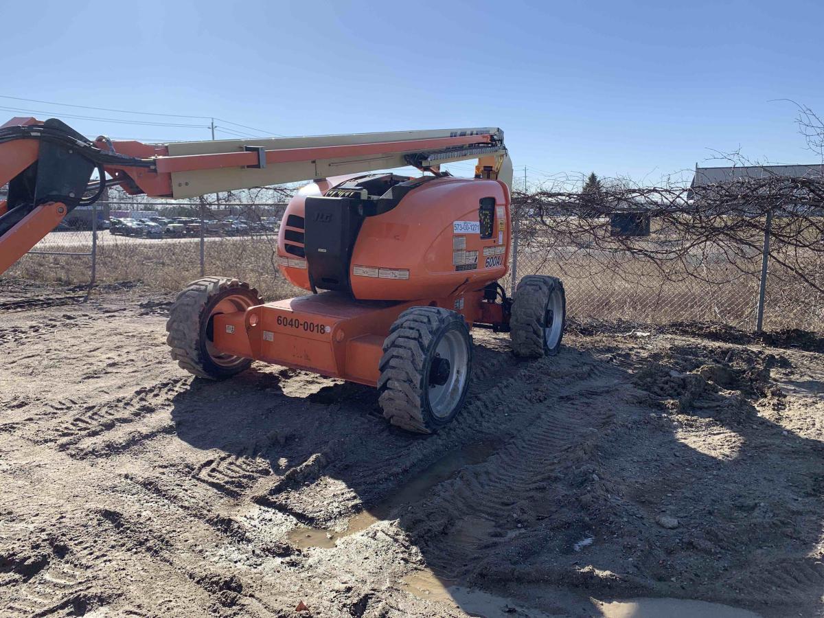 2017 JLG 600AJ