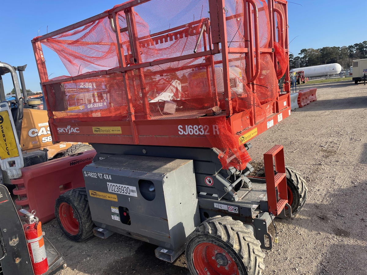 2018 Skyjack SJ-6832RT-2