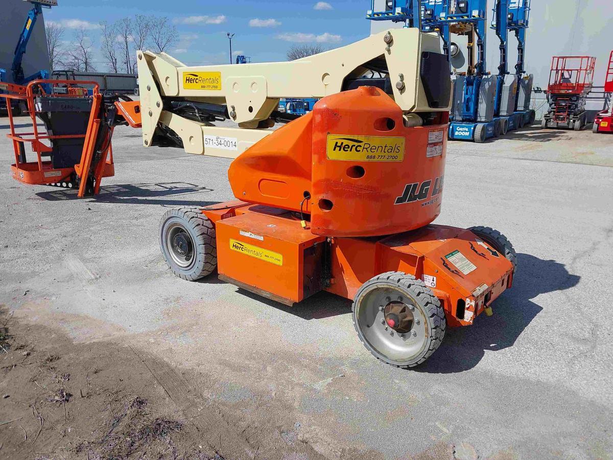 2014 JLG E400AJP