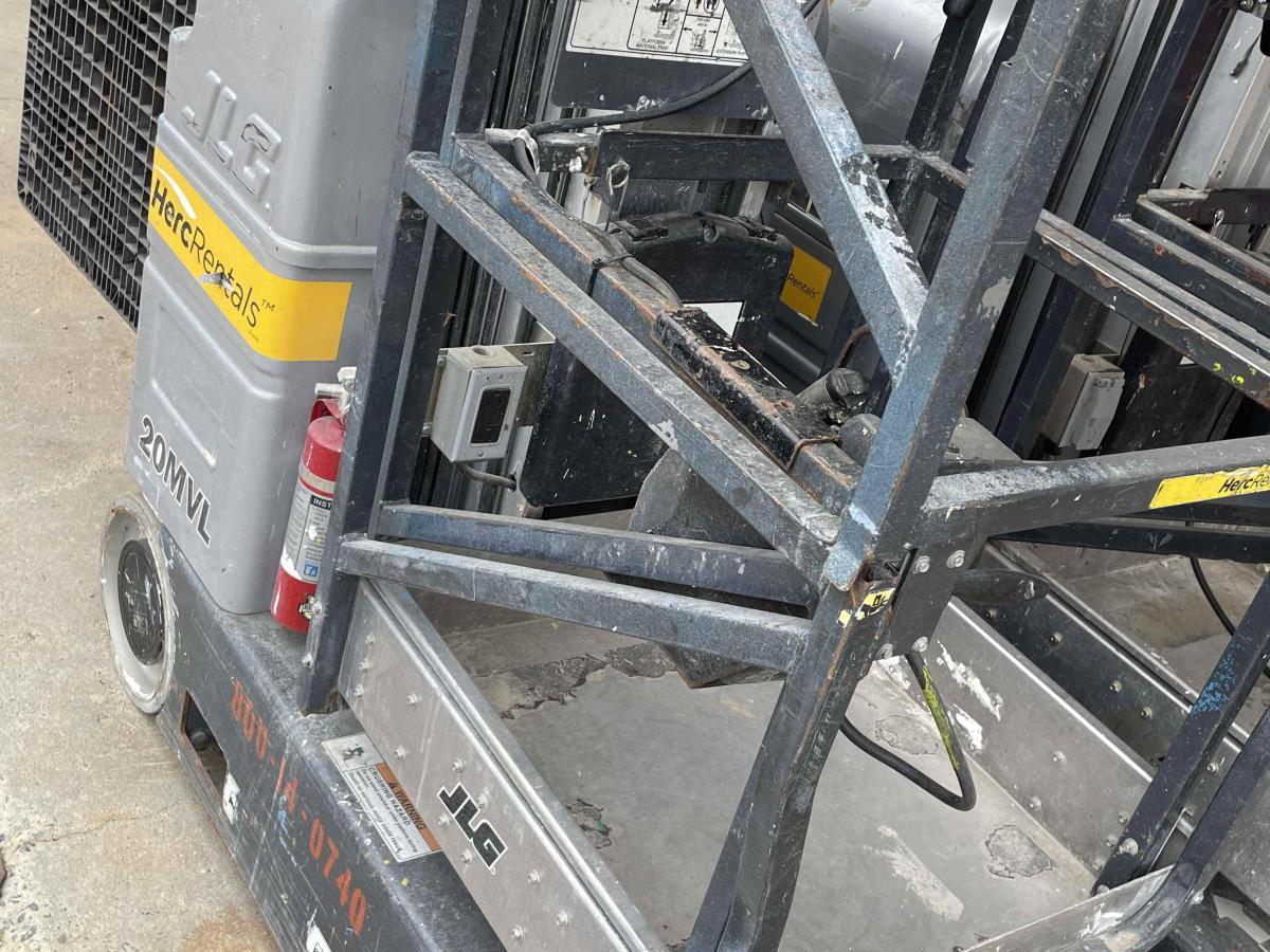 2017 JLG 20MVL