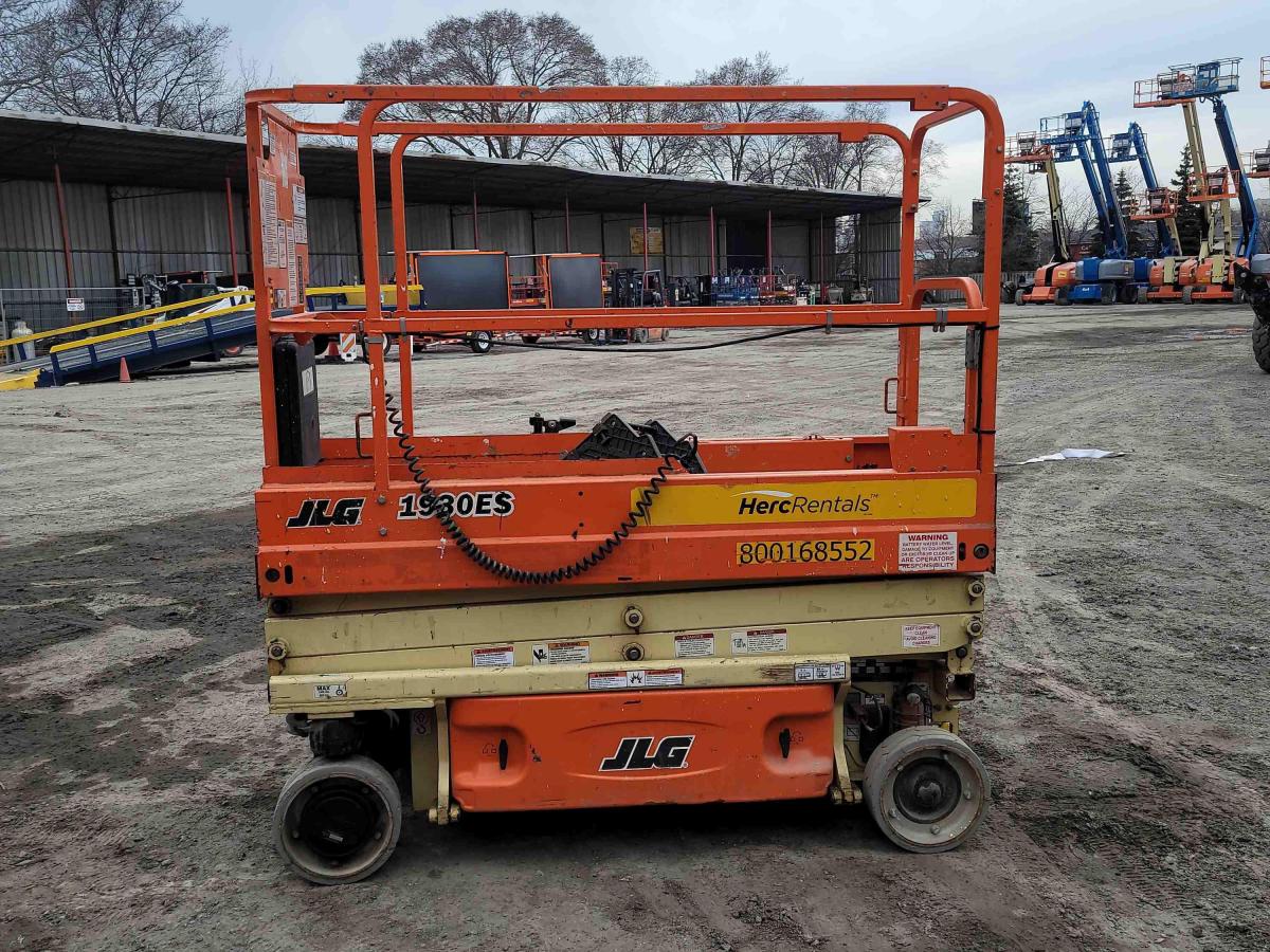 2017 JLG 1930ES