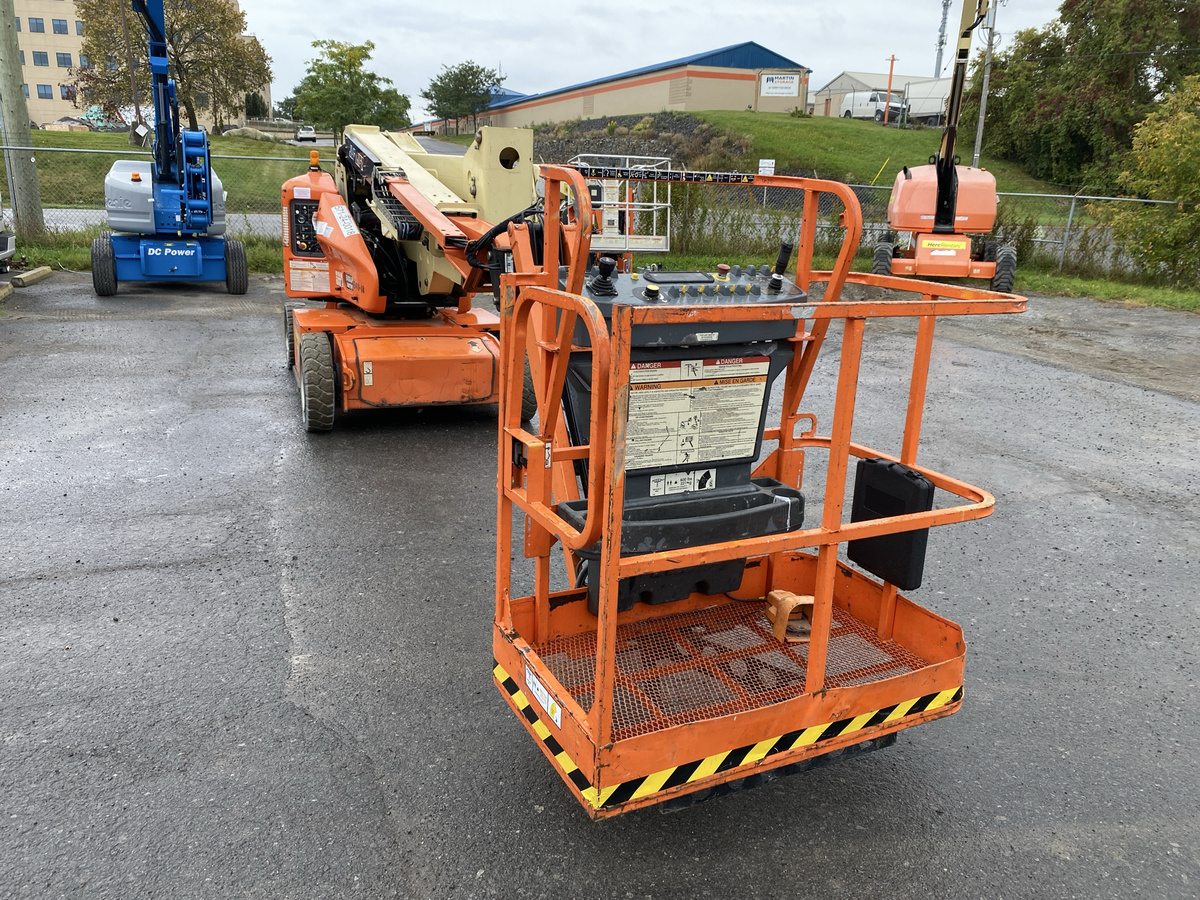 2015 JLG E400AJP