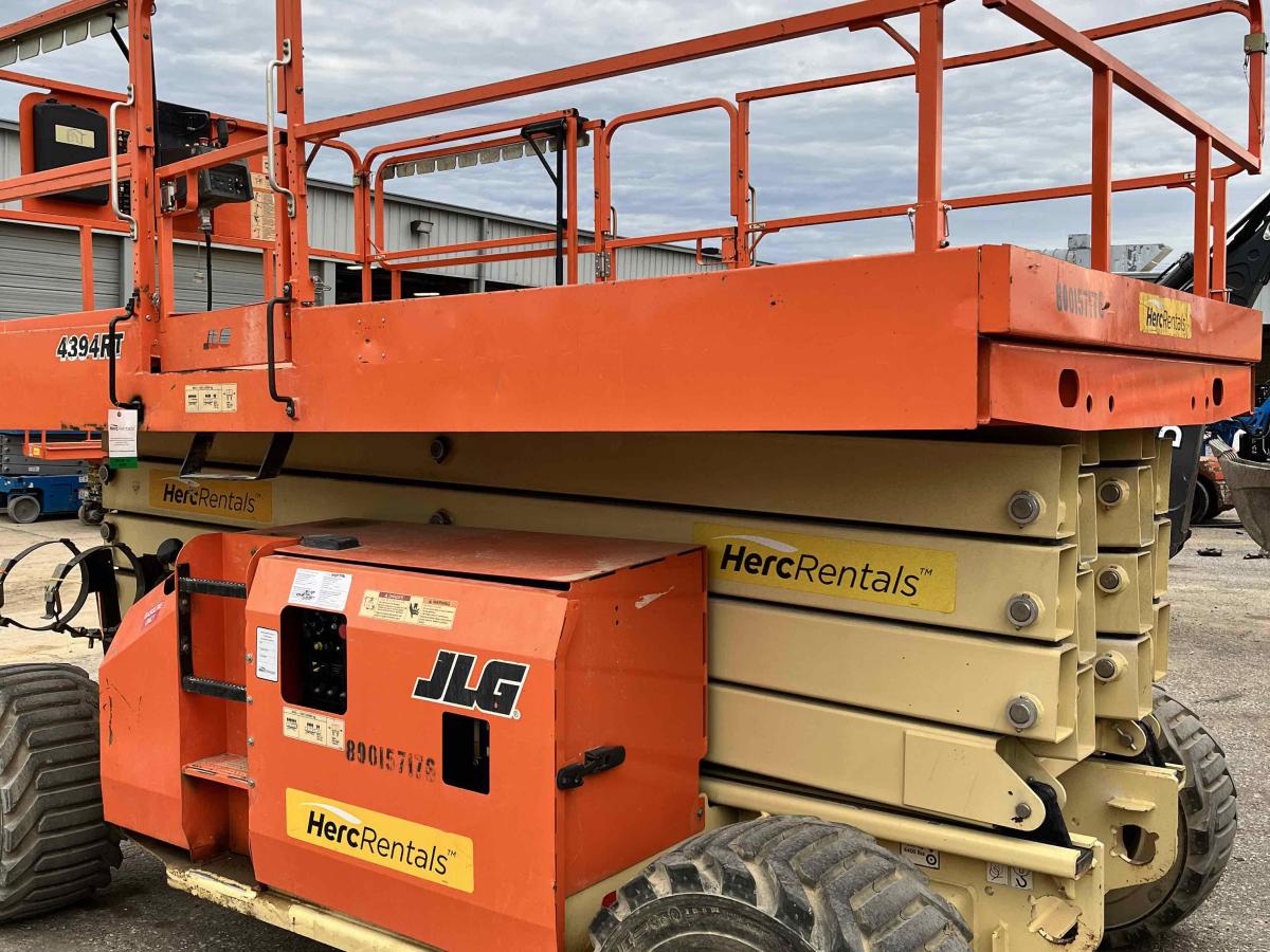 2017 JLG 4394RT