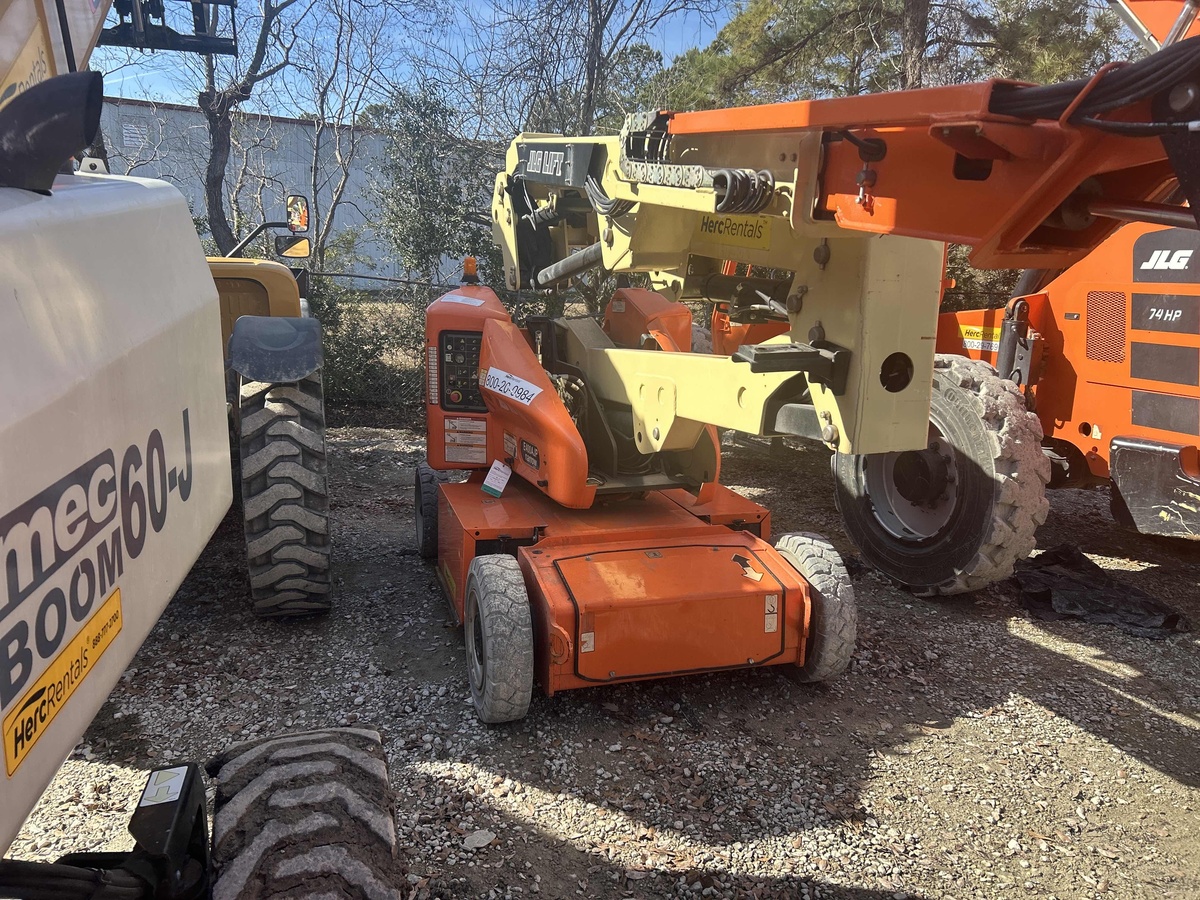 2018 JLG E400AJPN-2