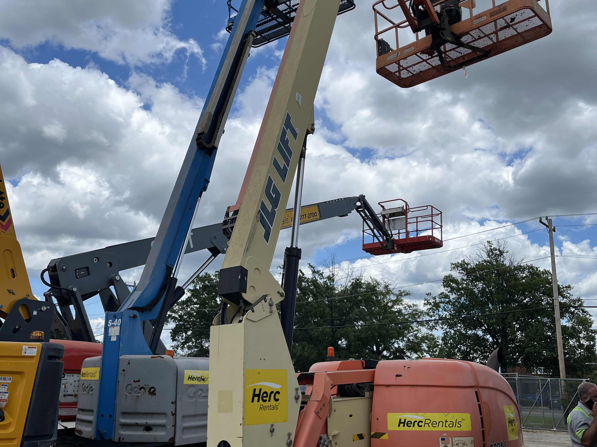 2017 JLG 600AJ-6